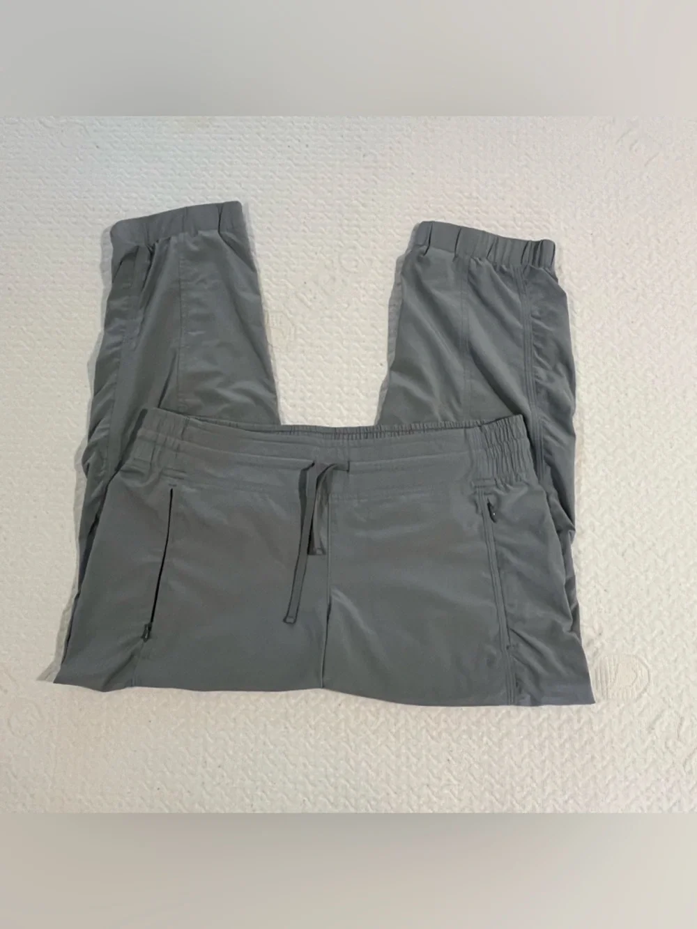 Athleta Women’s Gray Capris Cropped Joggers Trackpants Size 8 Lightweight - Picture 6 of 6